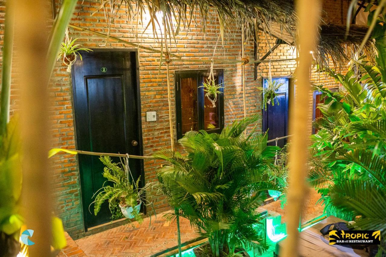 Tropic Hostel And Restaurant Phan Thiet Exterior photo